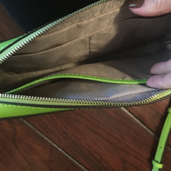 Michael Kors Jet Set East West Leather Crossbody L - Picture 2 of 2